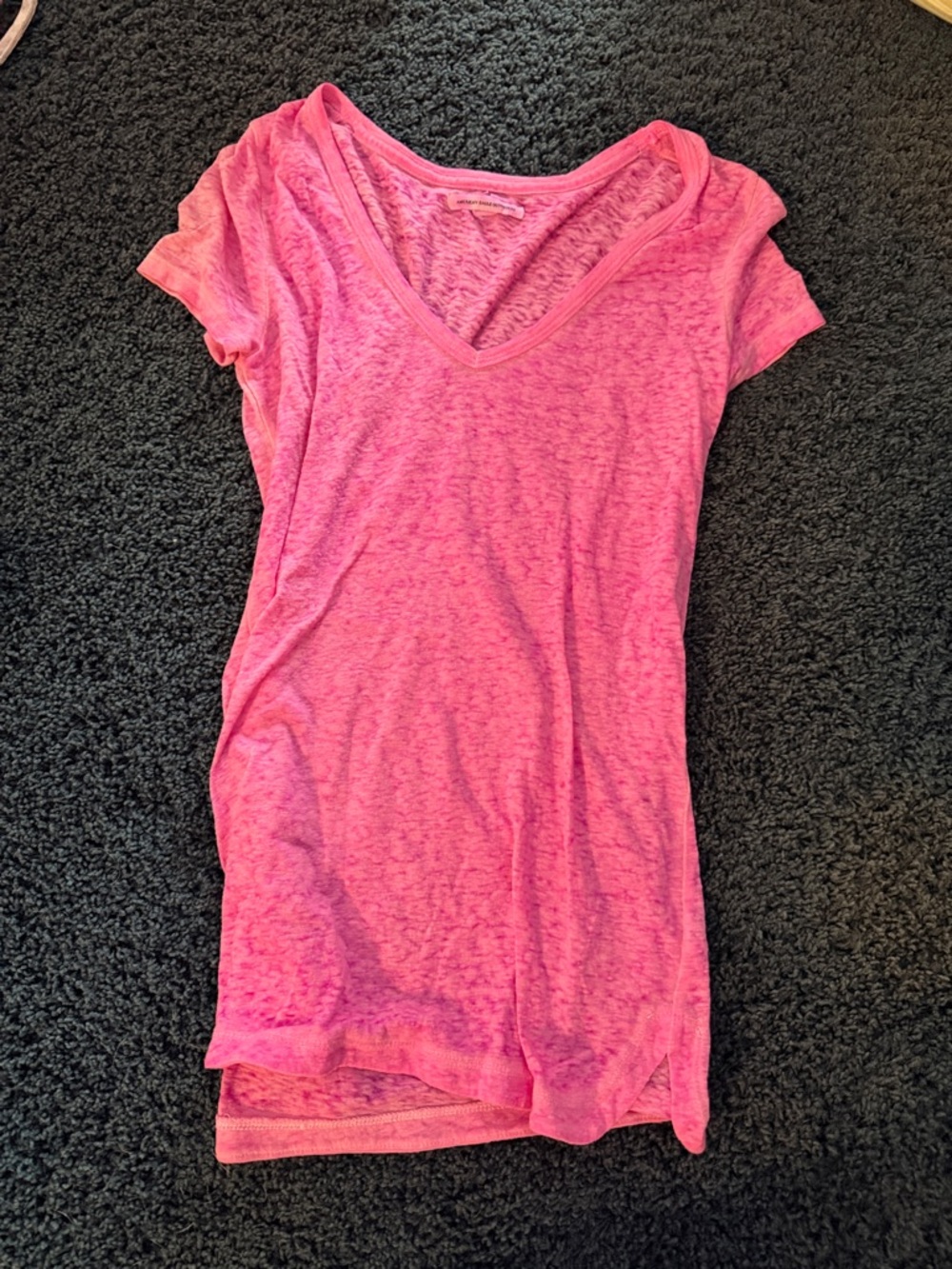 American Eagle Outfitters Pink V-Neck Tee